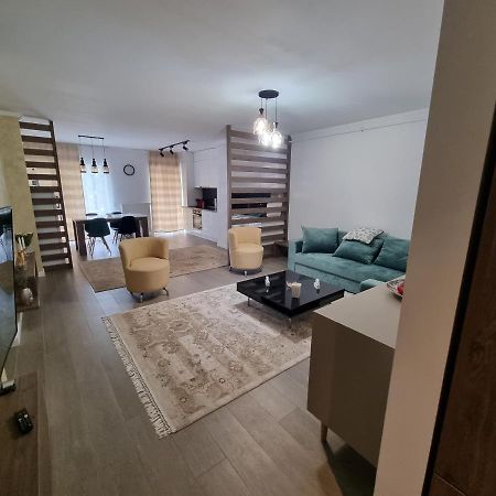 Apartament Superb In Regim Hotelier- Arad Plaza Exterior photo