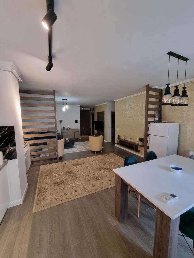 Apartament Superb In Regim Hotelier- Arad Plaza Exterior photo